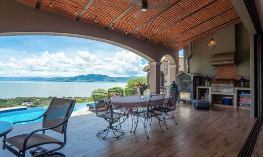 Lakeview Splendor, photograph 2